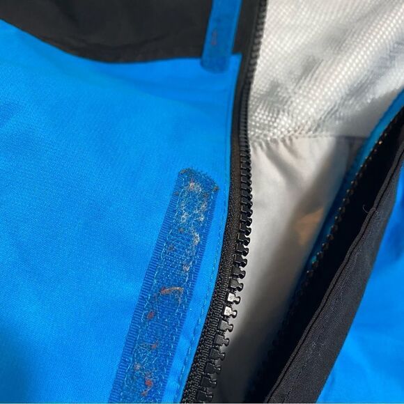 The North Face Kids Jacket - Black and Blue - Picture 8 of 16